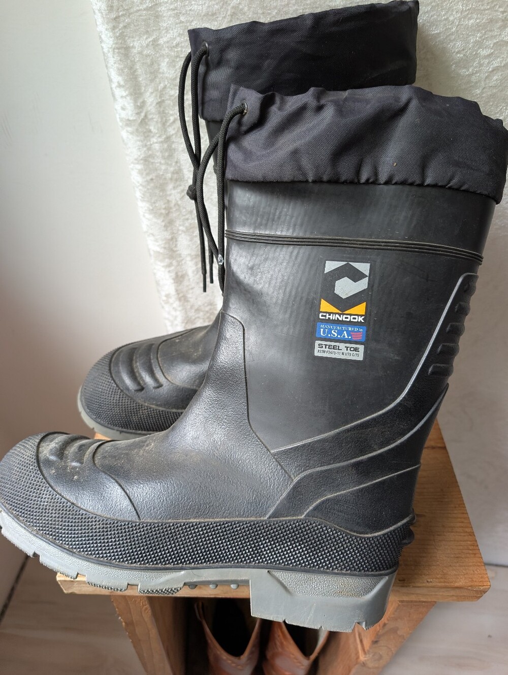 ASTM F2413-11m I/75 C/75 Chinook Insulated Rubber Steel Toe Boots